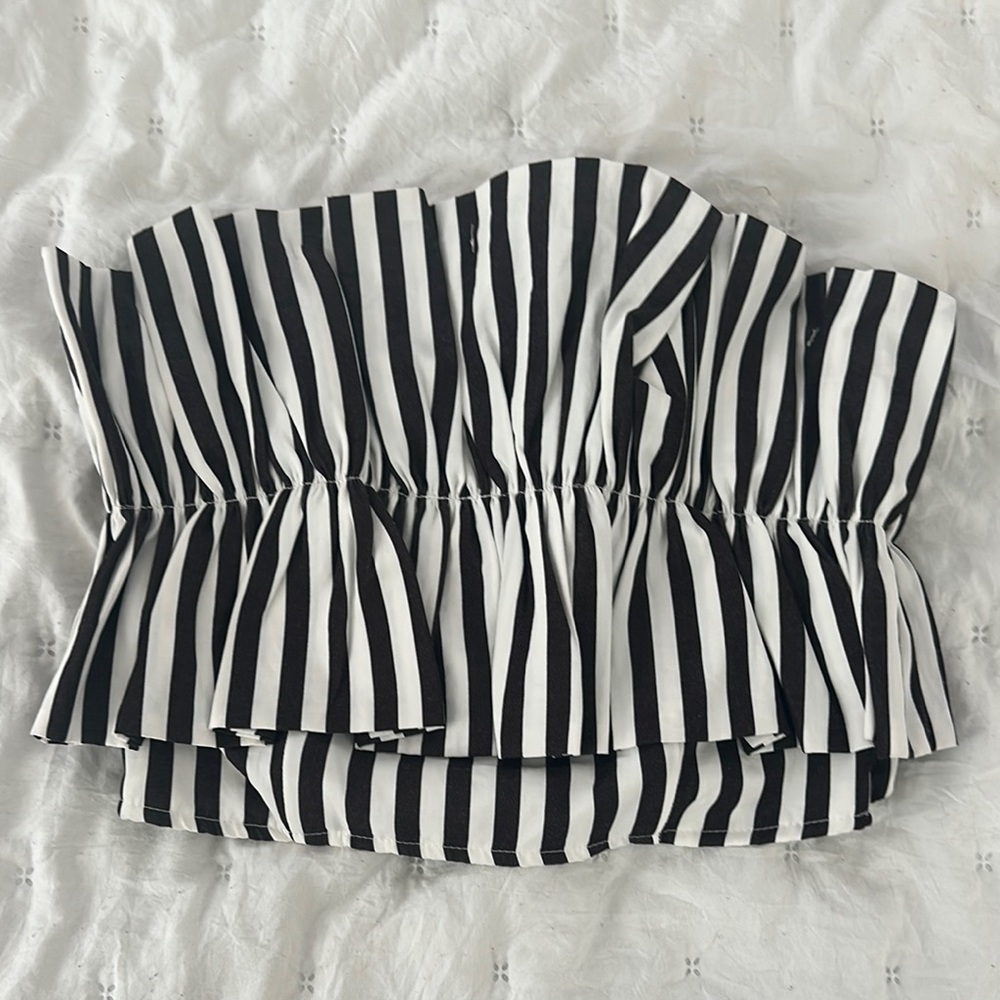 Black and White Striped Strapless Top. NWOT!